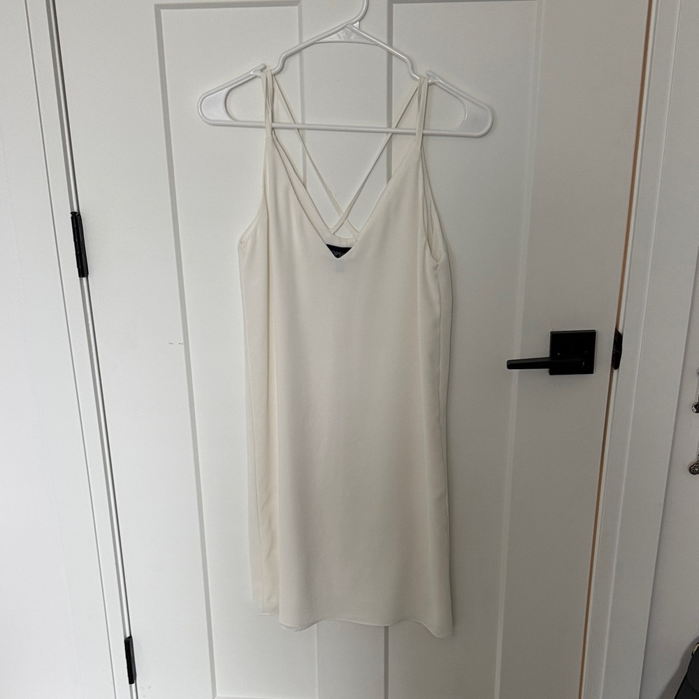 Elegant White Sleeveless Dress